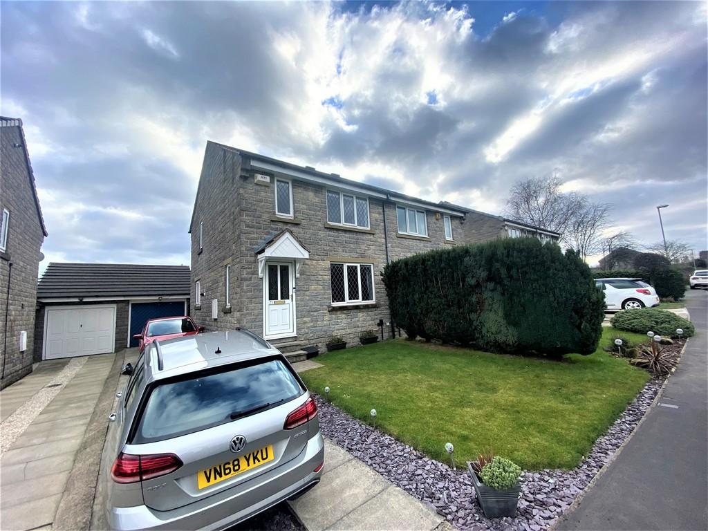 Norwood Crescent, Stanningley 3 bed semidetached house £950 pcm (£