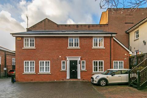 2 bedroom semi-detached house to rent, Printers Row, Staple Gardens, Winchester