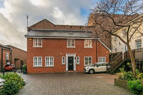 2 bedroom semi-detached house to rent, Staple Gardens, Winchester, SO23