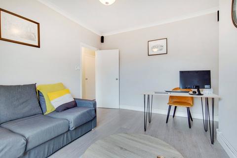 Flat B, 59 Tabley Road, London, N7 0NB
