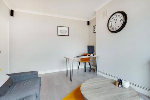 Flat B, 59 Tabley Road, London, N7 0NB