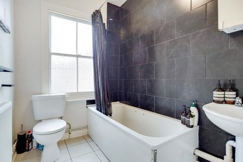 Flat B, 59 Tabley Road, London, N7 0NB