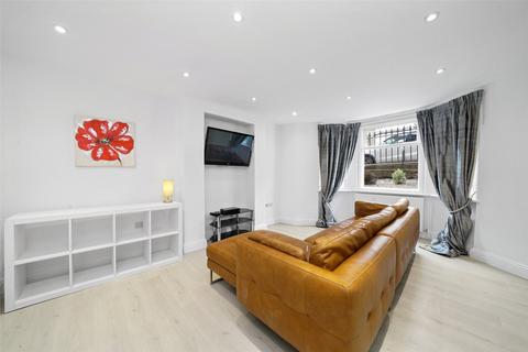 2 bedroom maisonette to rent, Putney, London SW15