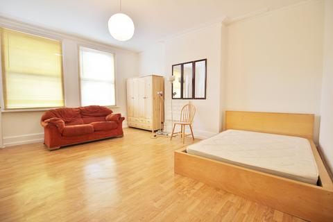 Studio to rent, Torrington Park, North Finchley N12