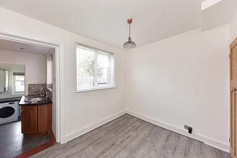 2 bedroom terraced house to rent, Acacia Avenue, Knutsford