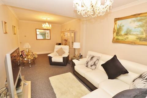 16 Heather Drive, Romford, RM1 4SP