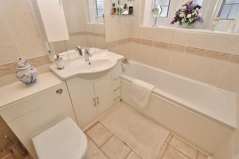 16 Heather Drive, Romford, RM1 4SP