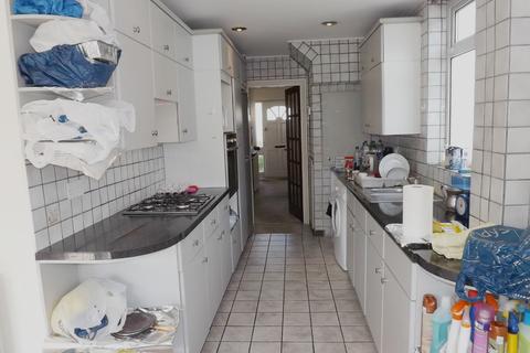 6 Windsor Avenue, Edgware, HA8 8SR