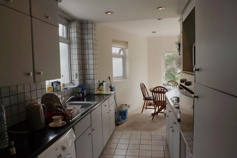 6 Windsor Avenue, Edgware, HA8 8SR