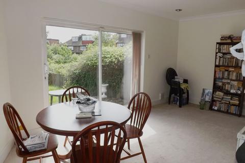 6 Windsor Avenue, Edgware, HA8 8SR