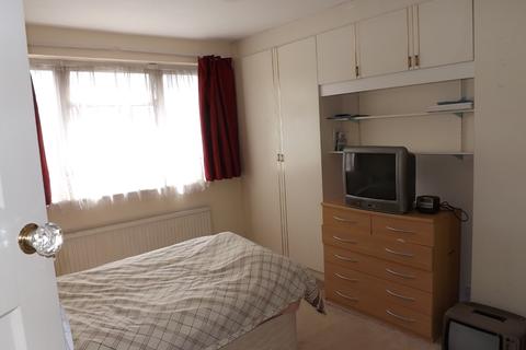 6 Windsor Avenue, Edgware, HA8 8SR