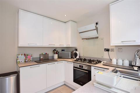 64 Henley Deane, Northfleet, Gravesend, DA11 8SX