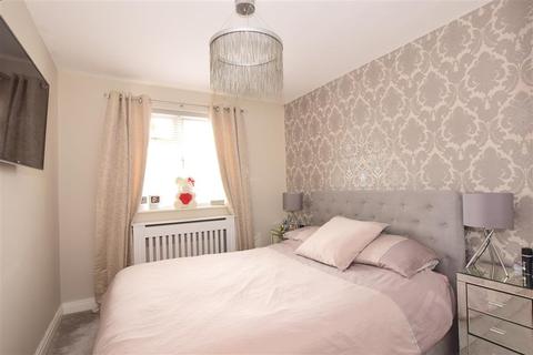 64 Henley Deane, Northfleet, Gravesend, DA11 8SX