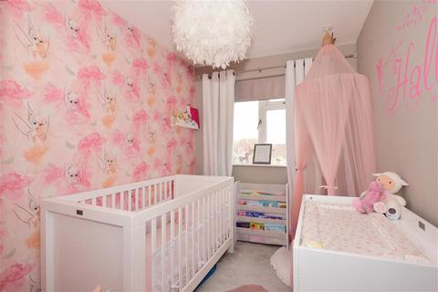 64 Henley Deane, Northfleet, Gravesend, DA11 8SX