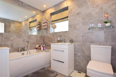 64 Henley Deane, Northfleet, Gravesend, DA11 8SX