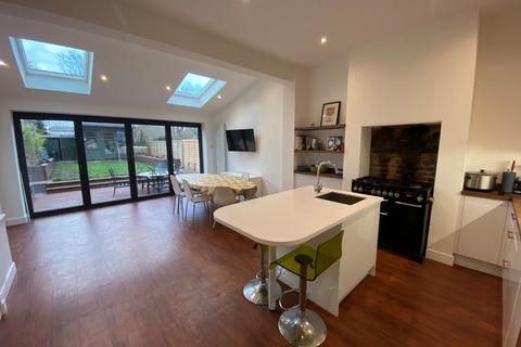 3 bedroom terraced house to rent, Blandford Road, Beckenham