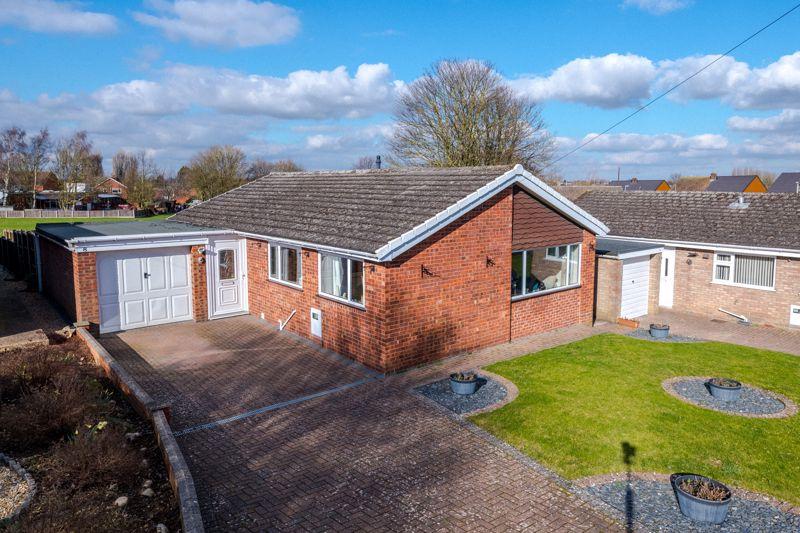 8 Winchester Drive, Washingborough. LN4 1DJ 2 bed bungalow £219,950