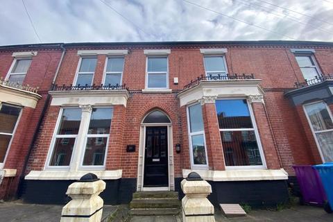 3 bedroom apartment to rent, 3 Bedroom Student Property on Langdale Road, L15