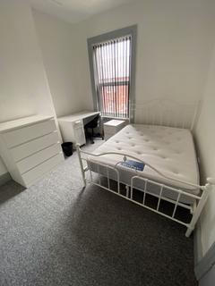 3 bedroom apartment to rent, 3 Bedroom Student Property on Langdale Road, L15