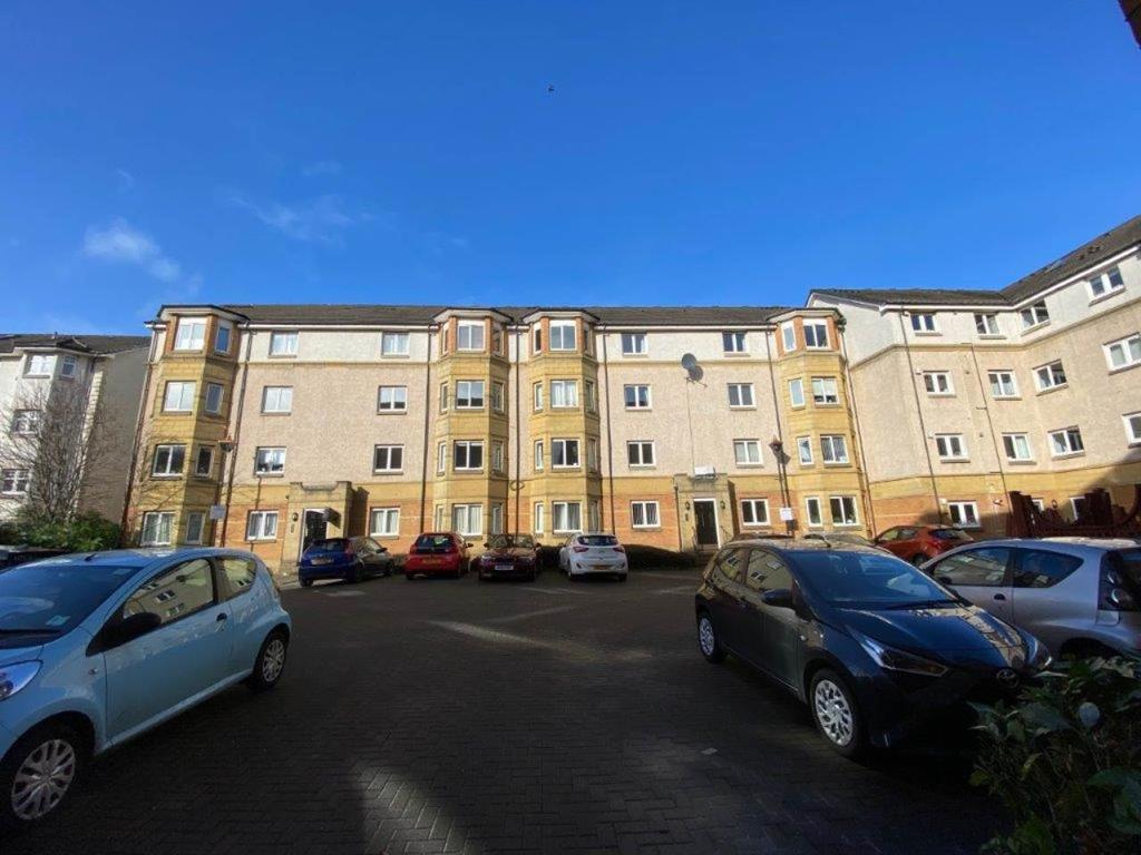 Duff Road, Dalry, Edinburgh 2 bed flat £950 pcm (£219 pw)