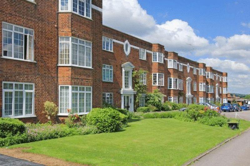 Ballards Lane, Finchley Central 2 bed flat £1,400 pcm (£323 pw)
