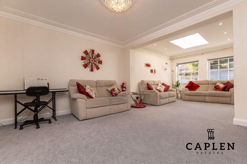 Bush Road, Buckhurst Hill 4 bed semidetached bungalow £650,000