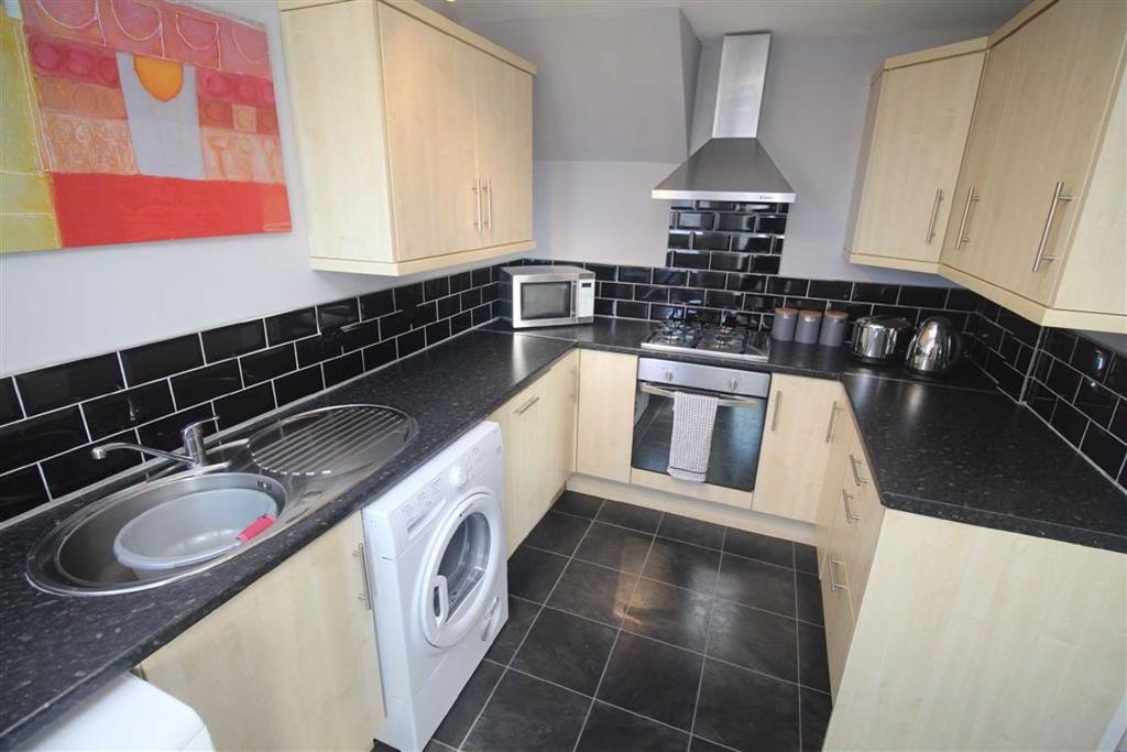 Cawdor Crescent, Greenock 3 bed terraced house £108,000