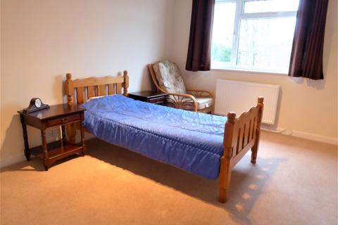 42 Swallowdale, South Croydon, CR2 8SJ