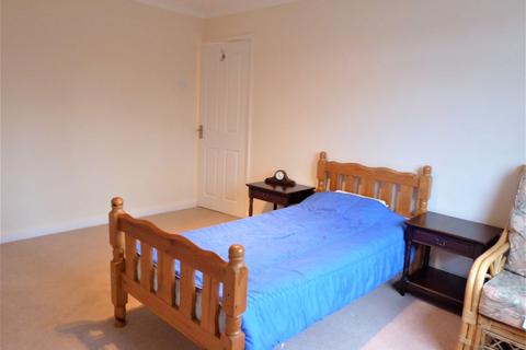42 Swallowdale, South Croydon, CR2 8SJ