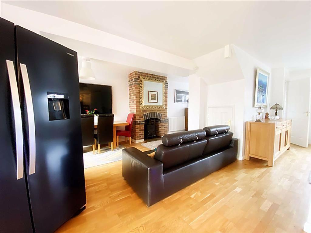 Living/Dining Area