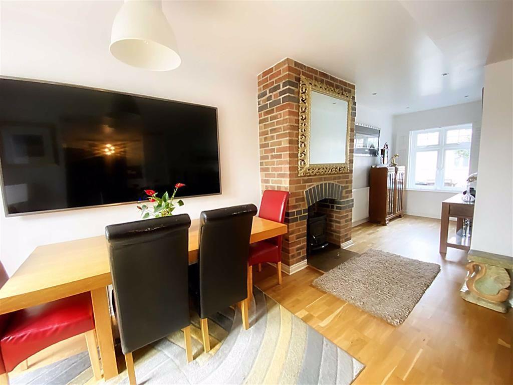 Living/Dining Area