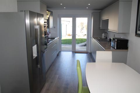 16 Graham Drive, Rhyl, LL18 3RT