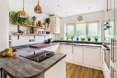 140 Holland Road, Oxted, RH8 9BH
