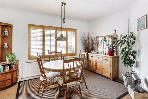 140 Holland Road, Oxted, RH8 9BH