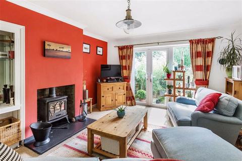 140 Holland Road, Oxted, RH8 9BH