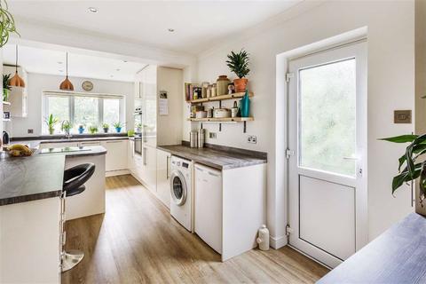 140 Holland Road, Oxted, RH8 9BH
