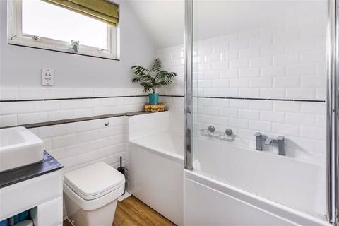 140 Holland Road, Oxted, RH8 9BH