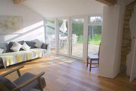 Kimkeri Lansdowne, Bourton On The Water, Cheltenham, GL54 2AR