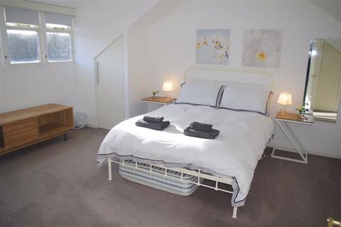 Kimkeri Lansdowne, Bourton On The Water, Cheltenham, GL54 2AR