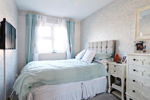 26 Sinclair Way, Lane End, Dartford, DA2 7JS