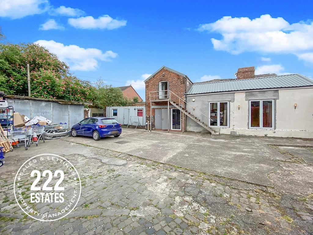 Orford Lane, Warrington, WA2 & retail space £1,000 pcm (£231 pw)