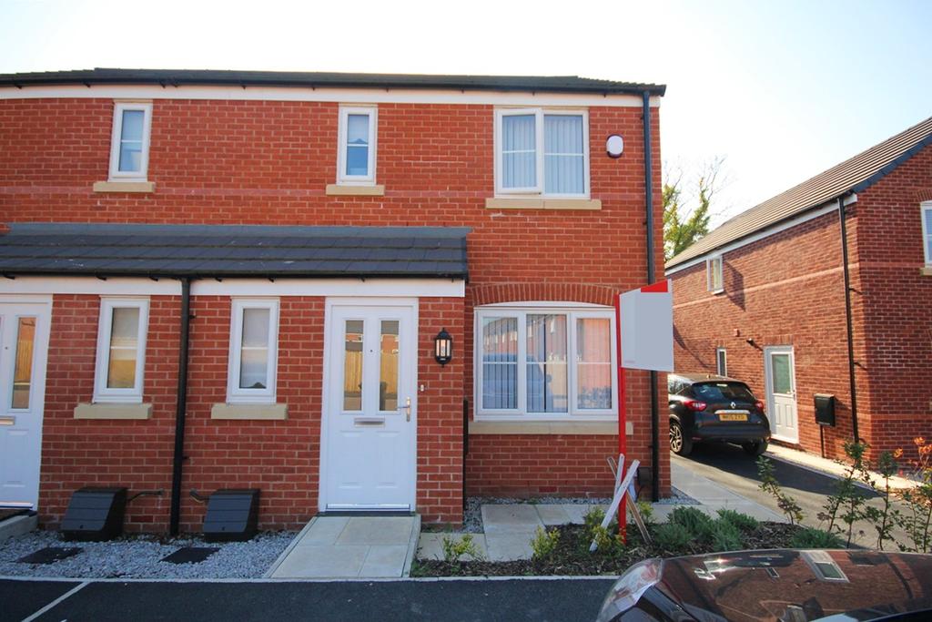 Helmsley Close, NewtonleWillows, WA12 3 bed semidetached house £