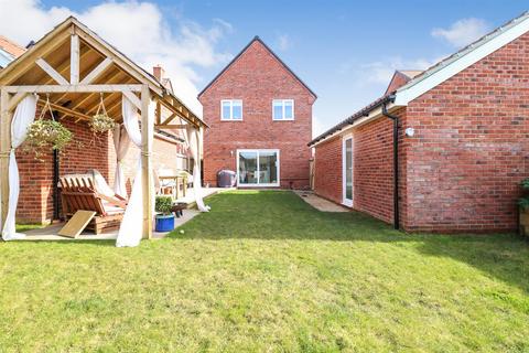 9 Orchard Way, Boreham, Chelmsford, CM3 3GQ