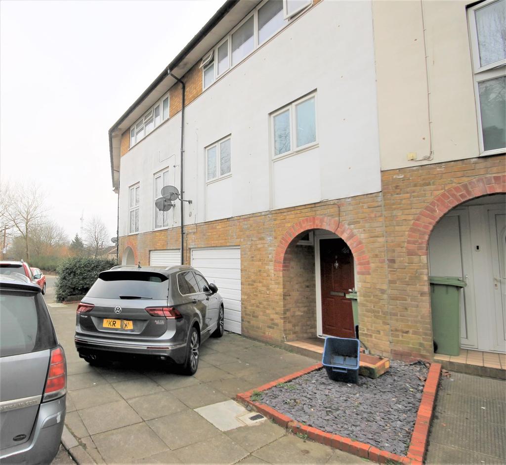 Blackheath Crescent, Bradwell Common, Milton Keynes, MK13 3 bed