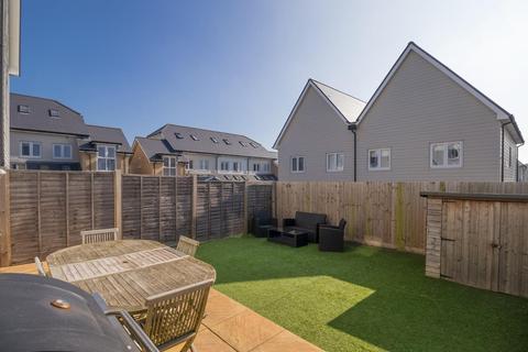 2 Melanie Close, Folkestone, CT19 5UW