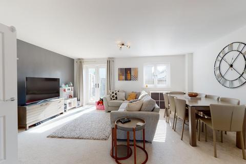 2 Melanie Close, Folkestone, CT19 5UW