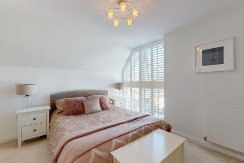 2 Melanie Close, Folkestone, CT19 5UW