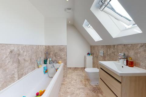 2 Melanie Close, Folkestone, CT19 5UW