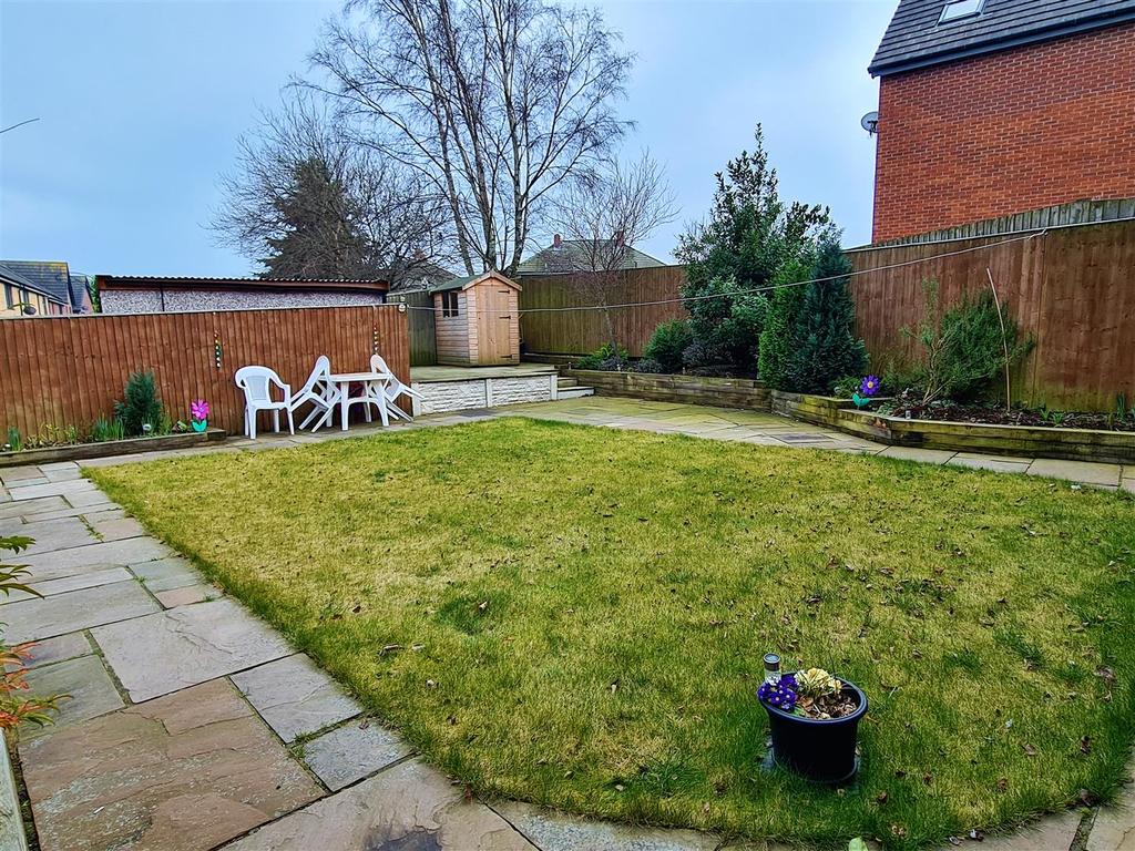 New Lodge Crescent, Barnsley 3 bed semidetached house £160,000