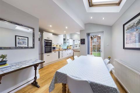 122 Fairview Road, Cheltenham, GL52 2EU